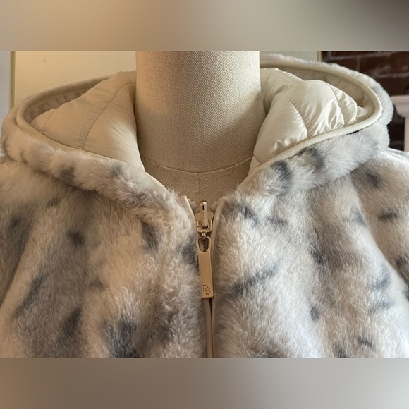 White Faux Fur Reversible Ling Puffer Coat - Sz Small - Picture 7 of 10
